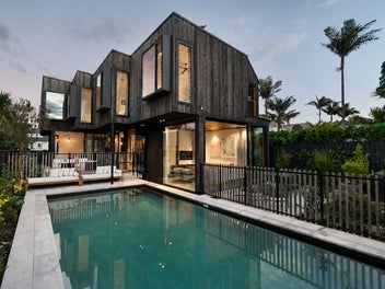 32 Edgars Road