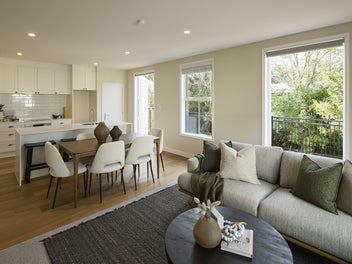 Single-level Brand New Brooksfield Cottage