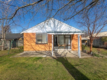 Prime Location with Potential!