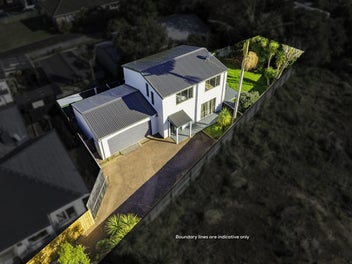 Cosy Family Home with Private Backyard