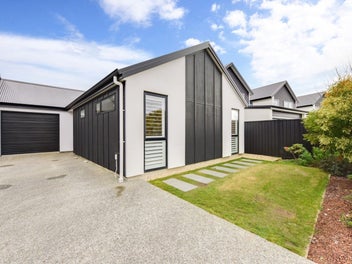Easy-Care Living in the sought-after Meadows