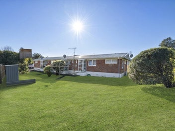 Block Of Three Flats - Freehold Title!