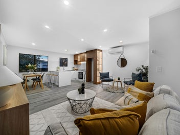Stylishly Renovated Family Home!!