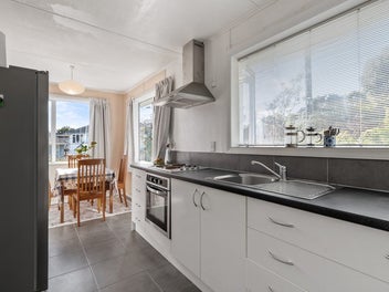 SINGLE-LEVEL CONVENIENCE IN TAWA