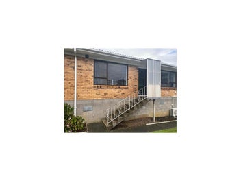 Image 1 of 7