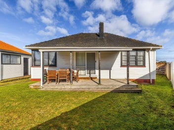 Solid 1940s charm with space to grow!