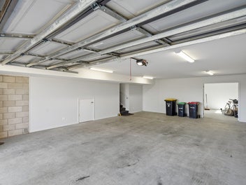 6 Car Garaging and much more!