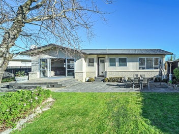 Parkside living with a bonus studio