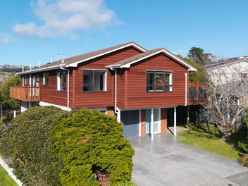 Comfortable Family Living & Central Convenience