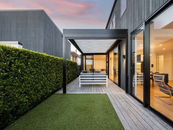 Elevated Modern Living | Coastal Location