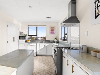 Spacious Hidden Gem with Views