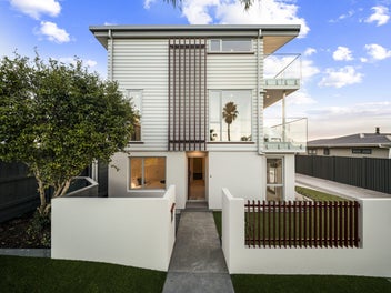 Architectural Brilliance - Bespoke in the Bay!