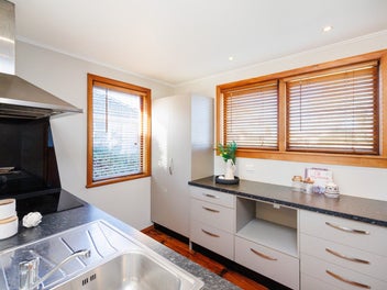 Tidy, Modern & Ready to Move In