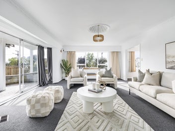 SUNNY, SPACIOUS AND COASTAL LIVING