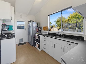 A Stone's Throw from Tahunanui Beach!