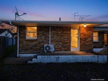 Sun, Comfort & Easy Cambridge Living