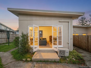 FULLY RENOVATED - SPLIT LIVING!