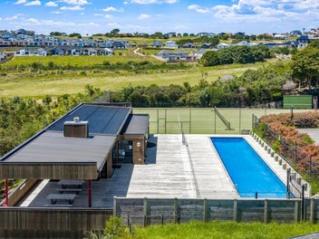 Fairway Bay living at its best!