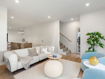 Spacious Freehold Coastal Living