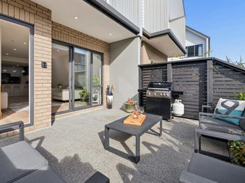 Luxury freehold beachside living with elevator