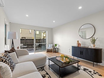 Chic and Cheerful Living