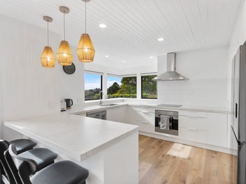 SPACIOUS CONTEMPORARY FAMILY LIVING.