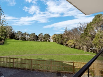 Westlake Zone | Sunny Living by the Reserve