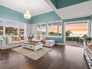1950s Coastal Villa | Timeless Charm & Sea Views