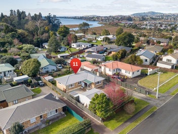 Sixties Charm on Flat, Established, Site