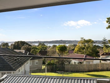 Spacious 4-Bed, 3-Bath Pt England Family Home