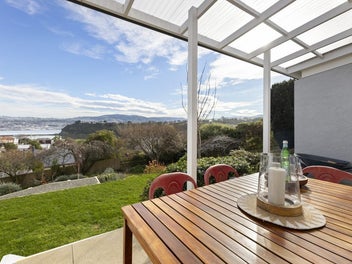 Expansive Home & Garden with Harbour Views