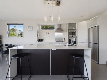 Wake Up To Views Of The Harbour!