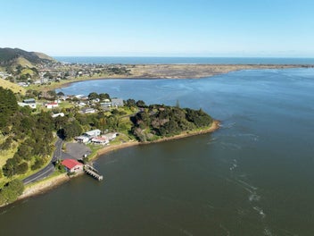 Waterfront Icon, Great Back Pocket Investment....