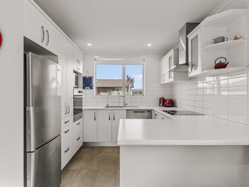 Secure, Sunny and Effortless Living