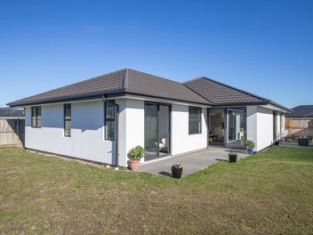 4 bedrooms in Lemonwood school zone