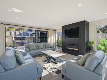 Elegant, Modern, double glazed family home