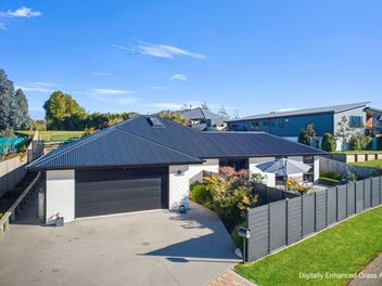 Elegant, Modern, double glazed family home