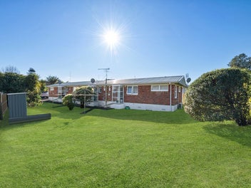 Block Of Three Flats - Freehold Title!
