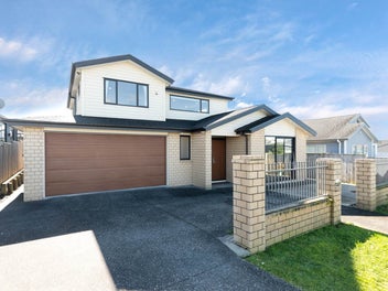 Modern Family Living with a Self- Contained Flat