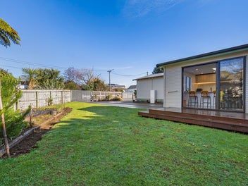 Great Family Home Plus Modern Self Contained Unit