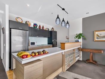 Ahuriri Top Floor Serenity with Harbour Views