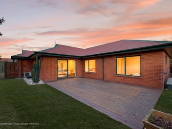 Refreshed Modern Quiet Family Home!
