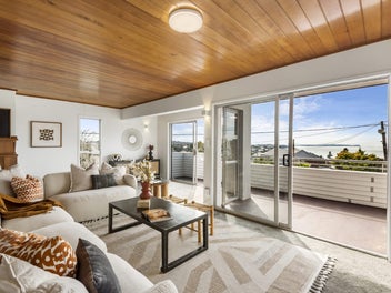 355sqm Coastal Home | Sea Views & Triple Garage