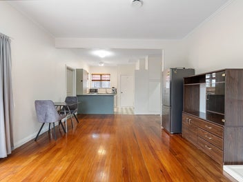 Everything Within Easy Reach. 2 Bed + Office.