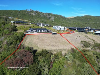 Tightly held, north-facing with 180 degree views