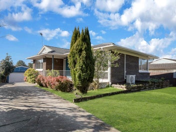 Premium East Auckland Location with Potential!