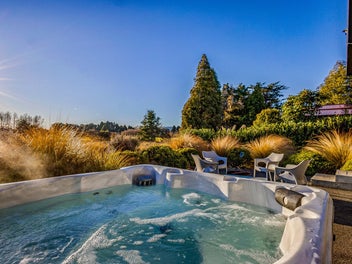 Private outlook and exceptional value