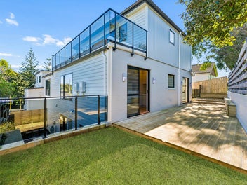 Brand-New Luxury Family Home with Harbour Views