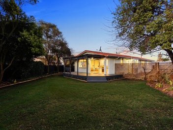 Peaceful Parkside Family Living