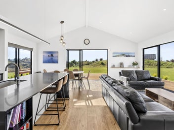 Modern Living, Remarkable Views